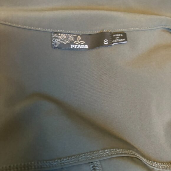 Short Sleeve PRANA snap front dress so cute!  Army Green - Picture 5 of 9
